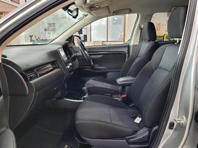 2022 Mitsubishi Outlander - Thumbnail