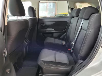 2022 Mitsubishi Outlander - Thumbnail