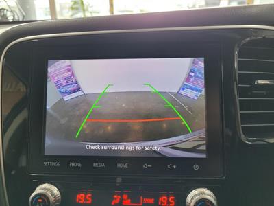 2022 Mitsubishi Outlander - Thumbnail