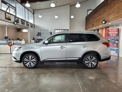 2022 Mitsubishi Outlander - Thumbnail