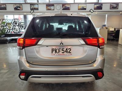 2022 Mitsubishi Outlander - Thumbnail