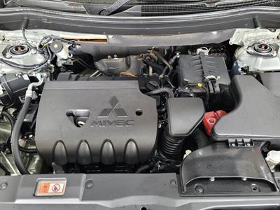 2022 Mitsubishi Outlander - Thumbnail