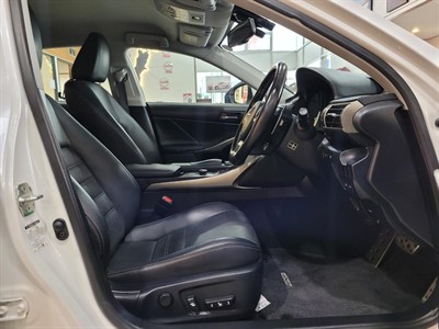 2016 Lexus IS 200t - Thumbnail