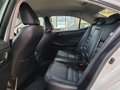 2016 Lexus IS 200t - Thumbnail