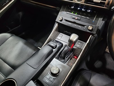 2016 Lexus IS 200t - Thumbnail