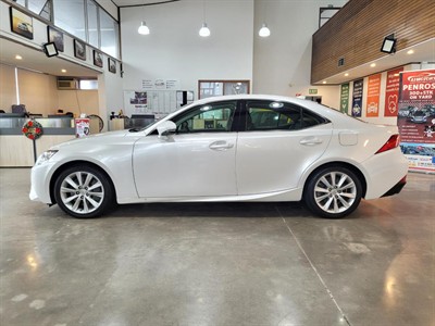 2016 Lexus IS 200t - Thumbnail
