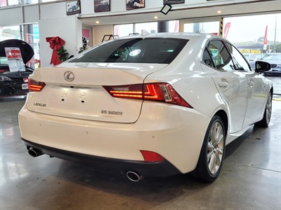 2016 Lexus IS 200t - Thumbnail
