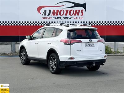 2017 Toyota RAV4 - Thumbnail