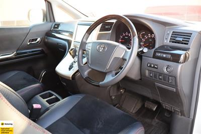 2013 Toyota Vellfire - Thumbnail