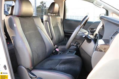 2013 Toyota Vellfire - Thumbnail