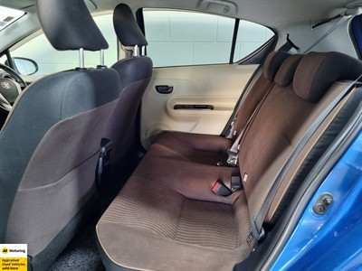 2013 Toyota Aqua - Thumbnail