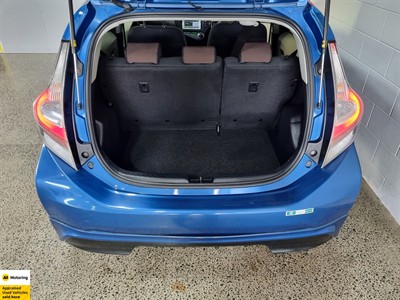 2013 Toyota Aqua - Thumbnail