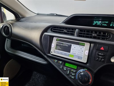 2013 Toyota Aqua - Thumbnail