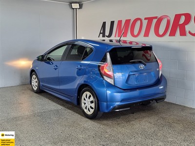 2013 Toyota Aqua - Thumbnail