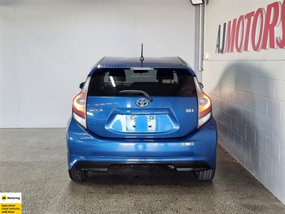 2013 Toyota Aqua - Thumbnail