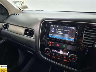 2015 Mitsubishi Outlander - Thumbnail