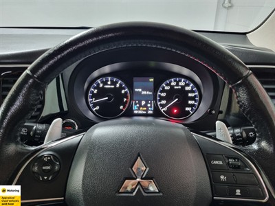 2015 Mitsubishi Outlander - Thumbnail