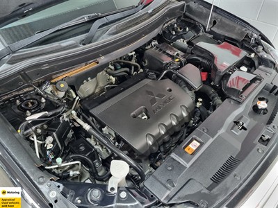 2015 Mitsubishi Outlander - Thumbnail