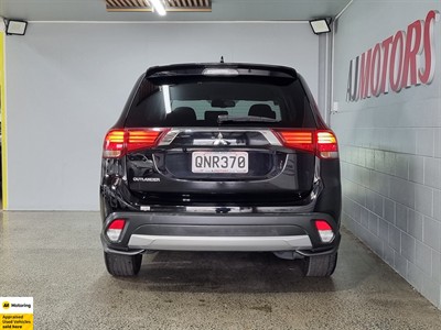 2015 Mitsubishi Outlander - Thumbnail