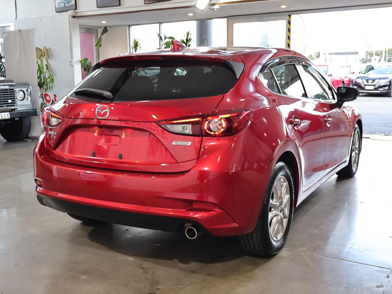 2017 Mazda Axela