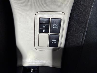 2012 Toyota Aqua - Thumbnail