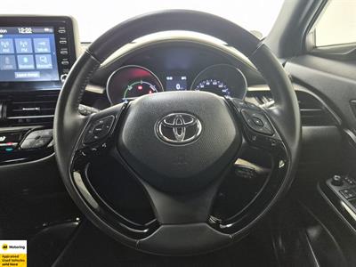 2020 Toyota C-HR - Thumbnail