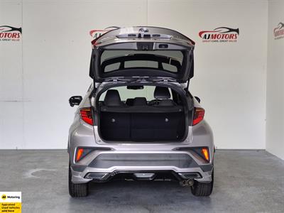 2020 Toyota C-HR - Thumbnail