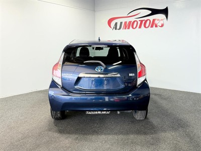 2017 Toyota Aqua - Thumbnail