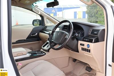 2013 Toyota Alphard - Thumbnail