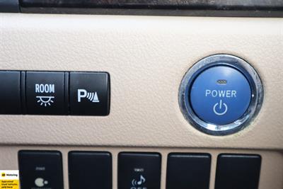 2013 Toyota Alphard - Thumbnail