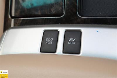 2013 Toyota Alphard - Thumbnail