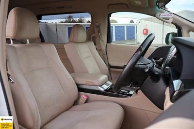 2013 Toyota Alphard - Thumbnail