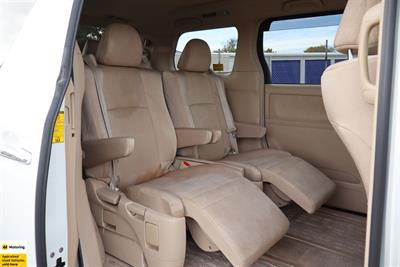 2013 Toyota Alphard - Thumbnail