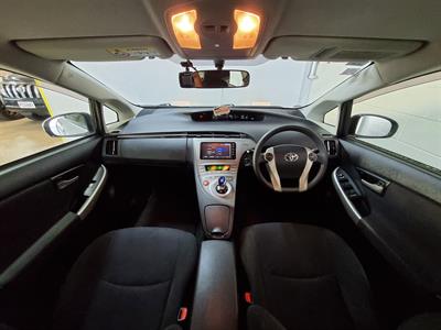 2015 Toyota Prius - Thumbnail