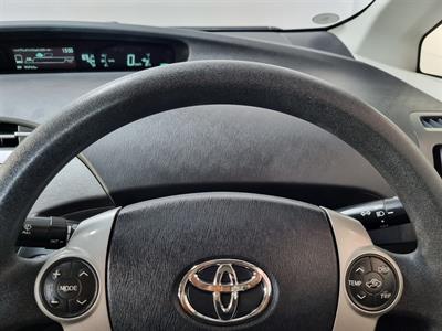 2015 Toyota Prius - Thumbnail