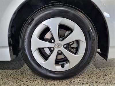 2015 Toyota Prius - Thumbnail