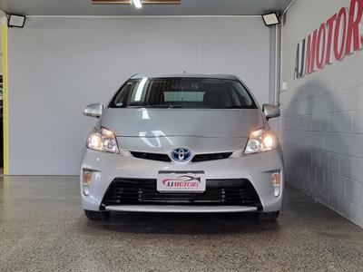 2015 Toyota Prius - Thumbnail