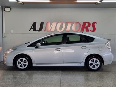 2015 Toyota Prius - Thumbnail