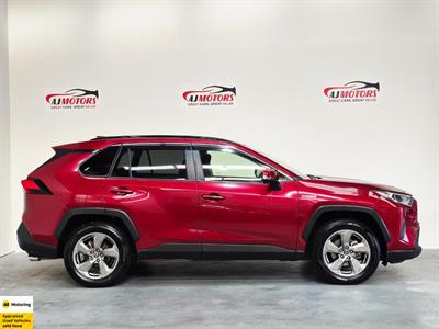 2019 Toyota RAV4 - Thumbnail