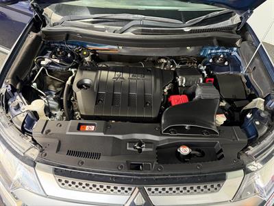 2020 Mitsubishi Outlander - Thumbnail