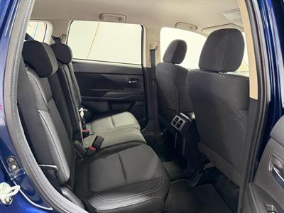 2020 Mitsubishi Outlander - Thumbnail