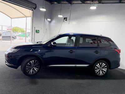 2020 Mitsubishi Outlander - Thumbnail