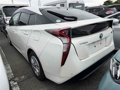 2018 Toyota Prius - Thumbnail