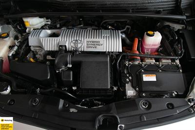 2013 Toyota Prius - Thumbnail