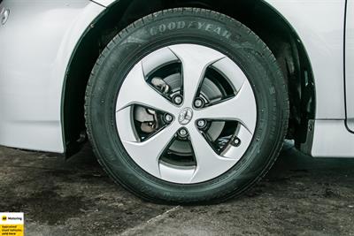 2013 Toyota Prius - Thumbnail