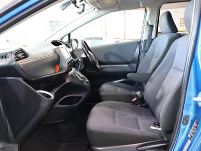 2016 Toyota Sienta - Thumbnail