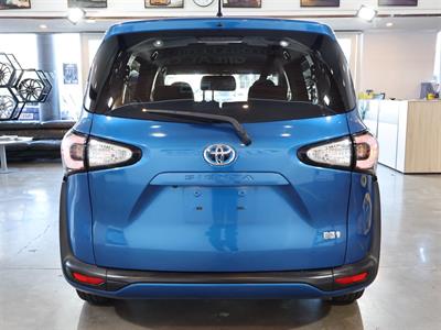 2016 Toyota Sienta - Thumbnail