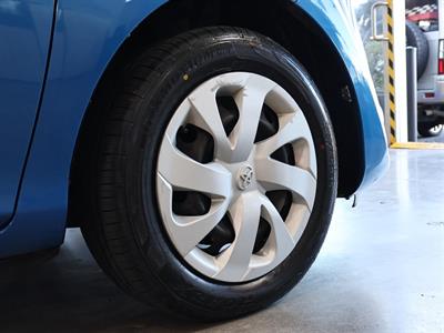 2016 Toyota Sienta - Thumbnail