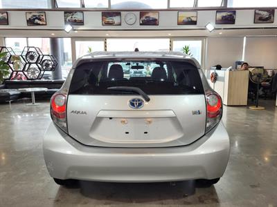 2012 Toyota Aqua - Thumbnail