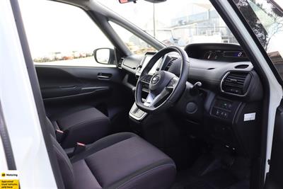 2018 Nissan Serena - Thumbnail